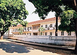 l'hôpital Simão Mendes de Bissau, le plus grand du pays